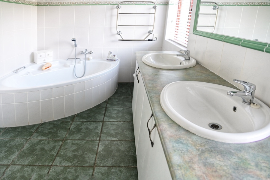 3 Bedroom Property for Sale in Sedgefield Island Village Western Cape